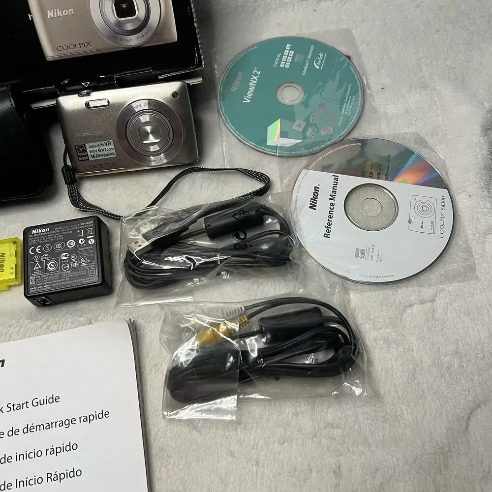 Nikon Coolpix S4300 16.0MP Compact Digital Camera Silver w/6x Zoom Case With Box